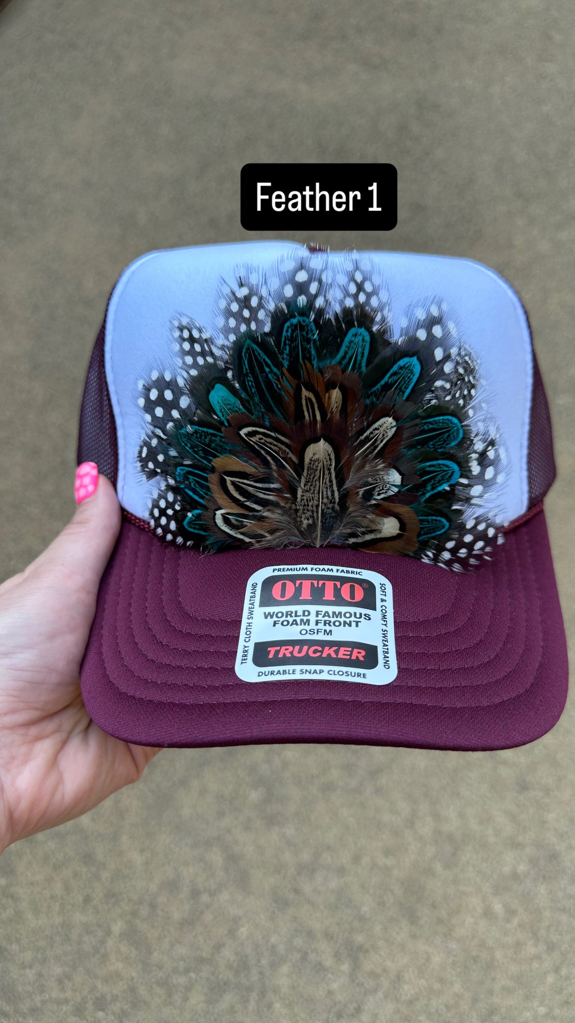 BURGUNDY AND WHITE FEATHER TRUCKER HAT