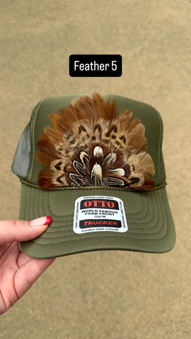 GREEN FEATHER TRUCKER HAT