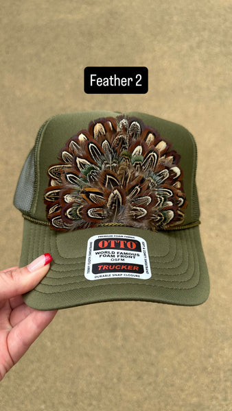 GREEN FEATHER TRUCKER HAT