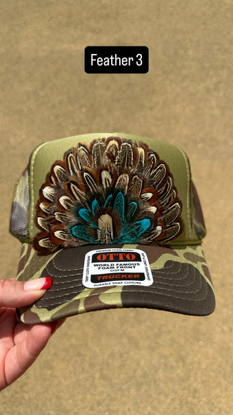 GREEN CAMO CAMOUFLAGE FEATHER TRUCKER HAT