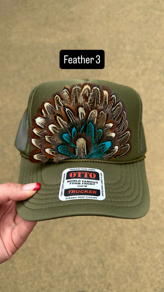 GREEN FEATHER TRUCKER HAT