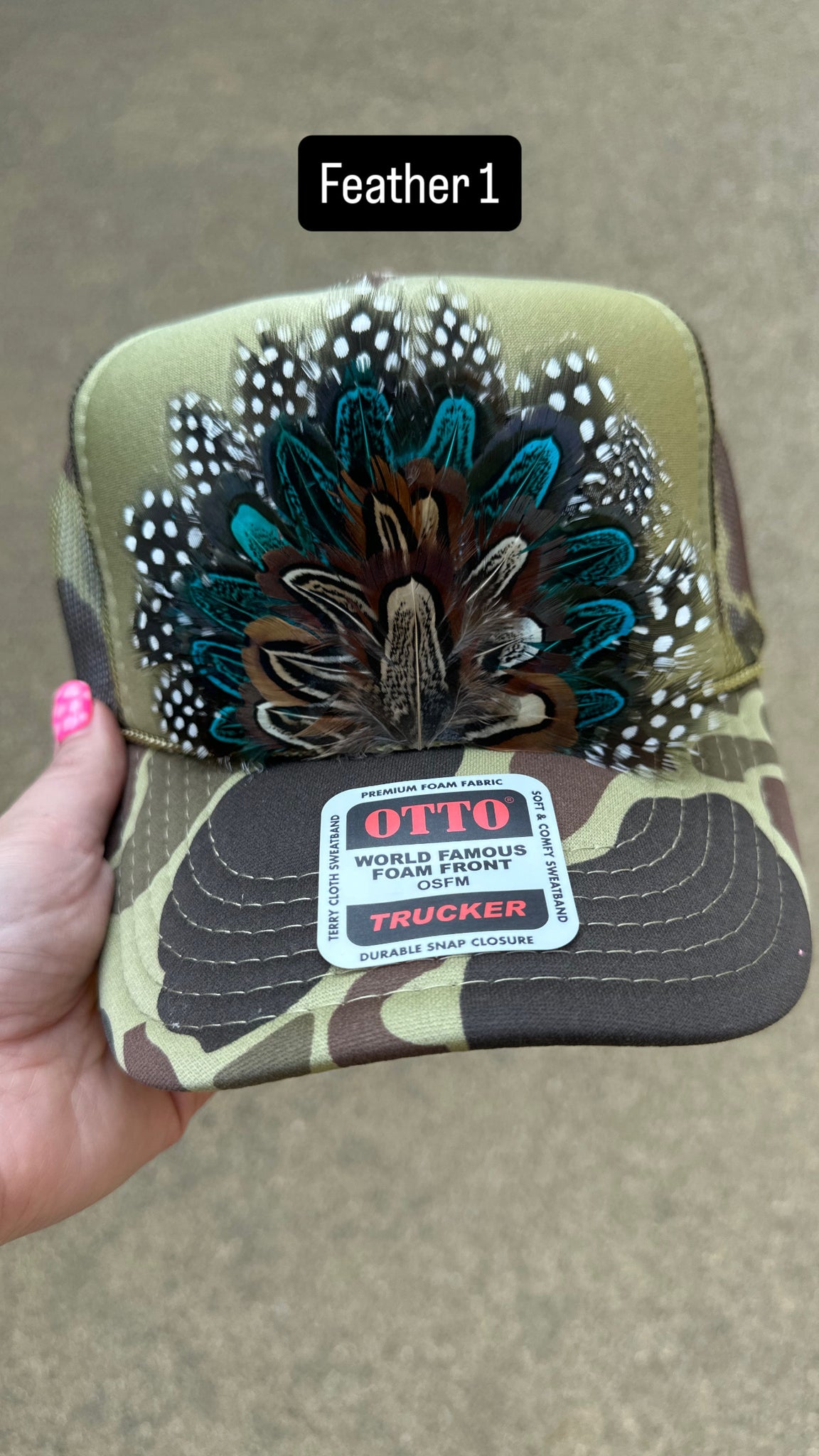 GREEN CAMO CAMOUFLAGE FEATHER TRUCKER HAT
